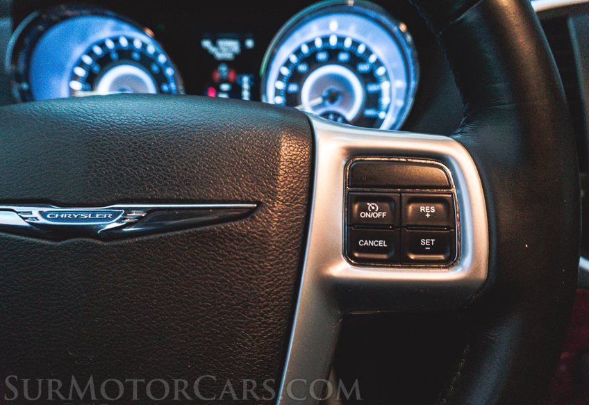 2014 Chrysler 300 - Image 31