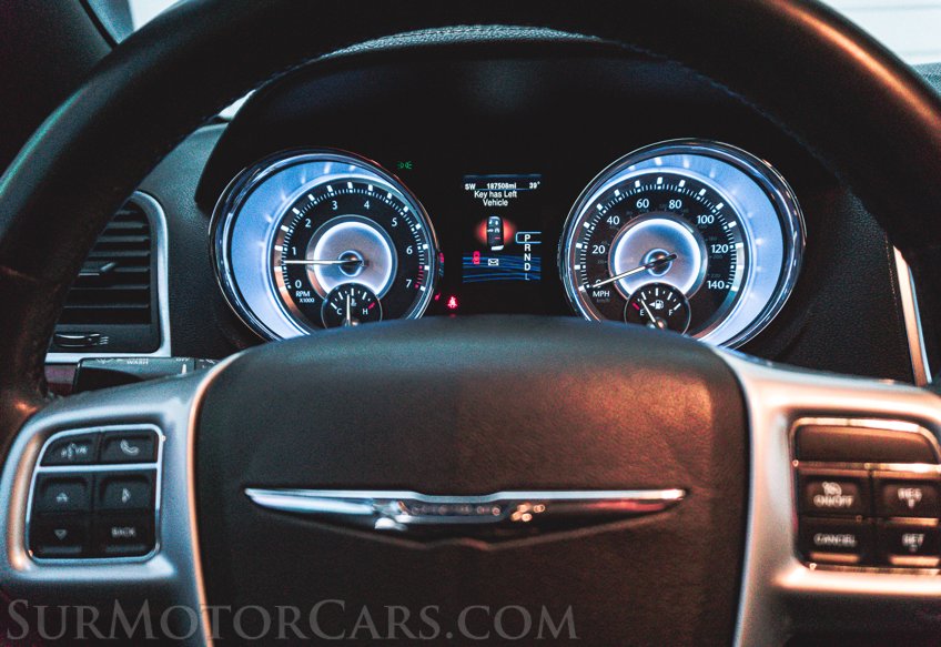 2014 Chrysler 300 - Image 33
