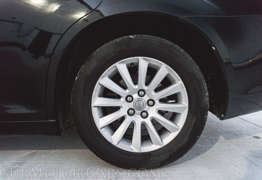 2014 Chrysler 300 - Image 11
