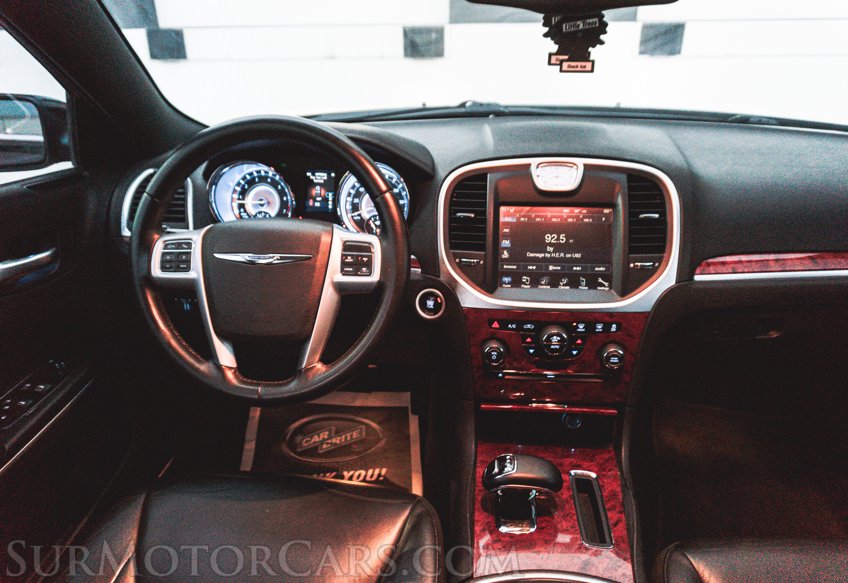2014 Chrysler 300 - Image 21