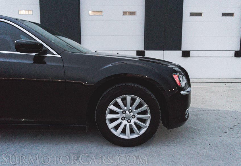 2014 Chrysler 300 - Image 13