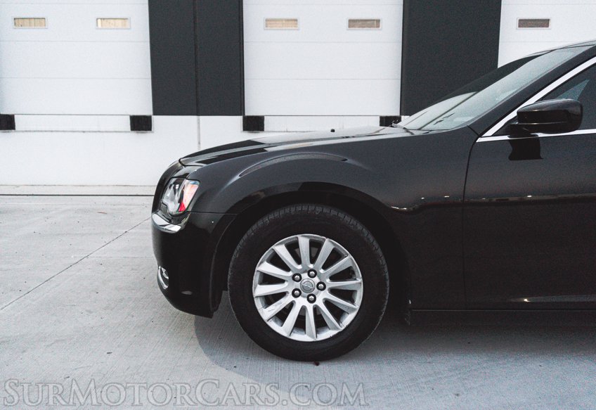 2014 Chrysler 300 - Image 9