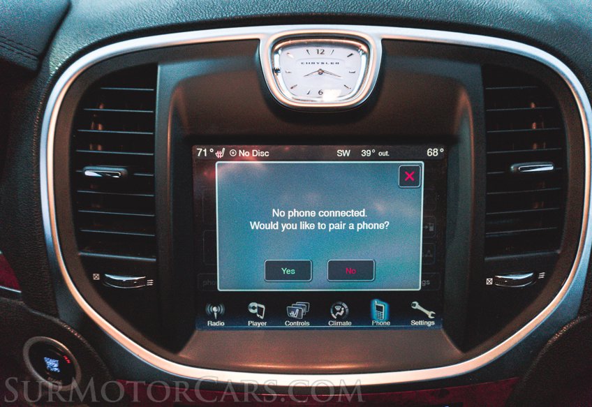 2014 Chrysler 300 - Image 34