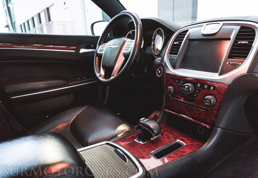 2014 Chrysler 300 - Image 20
