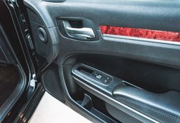2014 Chrysler 300 - Image 26