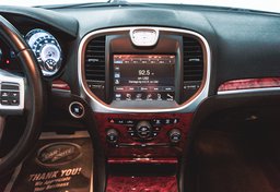 2014 Chrysler 300 - Image 23