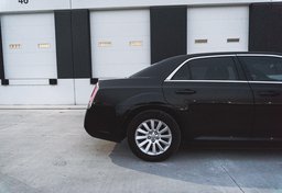 2014 Chrysler 300 - Image 14