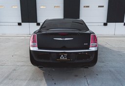 2014 Chrysler 300 - Image 17