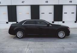 2014 Chrysler 300 - Image 12