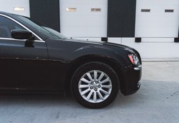 2014 Chrysler 300 - Image 13