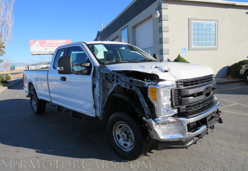 2017 Ford Super Duty F-250 SRW - Image 2