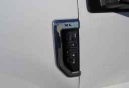 2017 Ford Super Duty F-250 SRW - Image 24