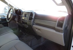 2017 Ford Super Duty F-250 SRW - Image 27