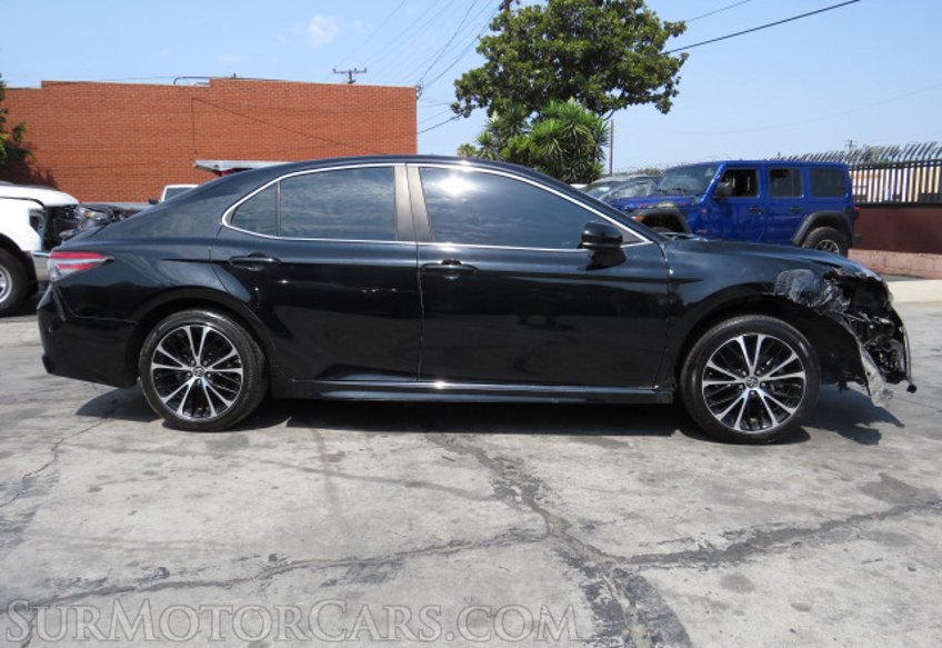 2018 Toyota Camry - Image 12