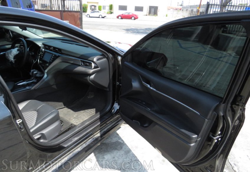 2018 Toyota Camry - Image 20