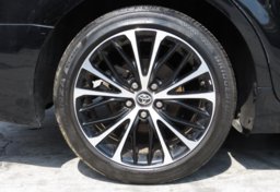 2018 Toyota Camry - Image 16