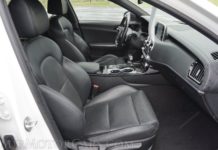 2020 Kia Stinger - Image 30