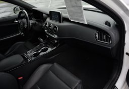 2020 Kia Stinger - Image 32