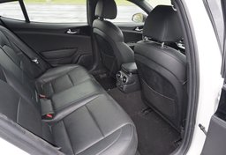 2020 Kia Stinger - Image 35