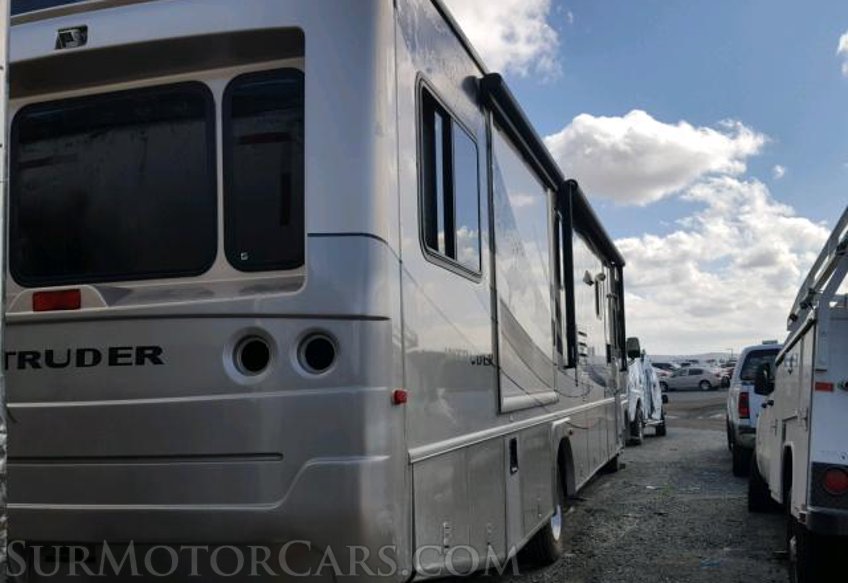 2004 Damon Intruder RV - Image 4