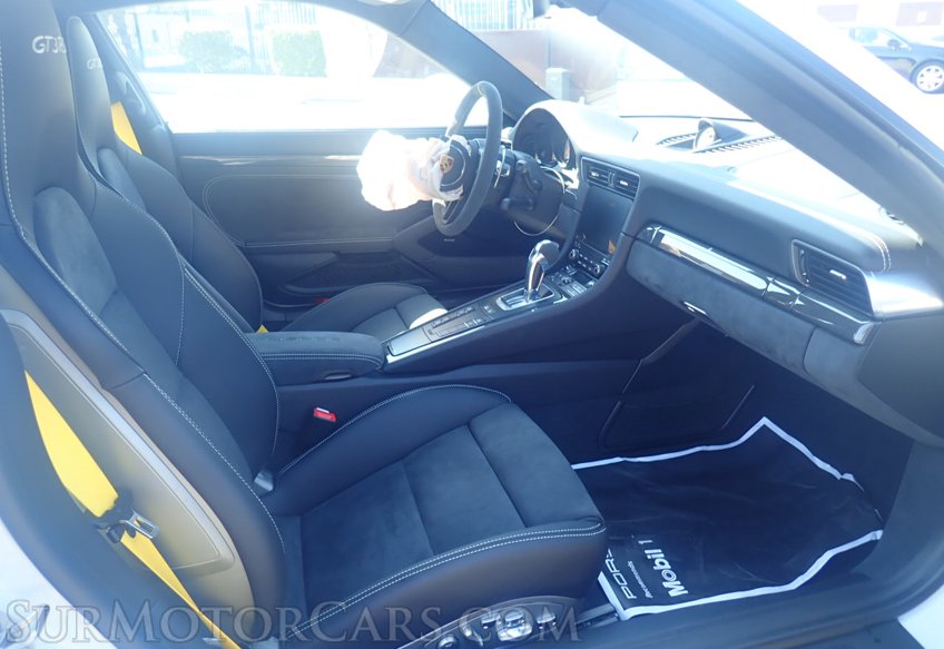 2019 Porsche 911 - Image 29