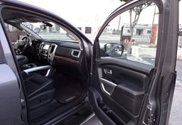 2018 Nissan Titan - Image 23