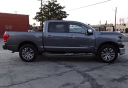 2018 Nissan Titan - Image 10