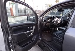 2018 Nissan Titan - Image 22