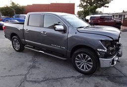 2018 Nissan Titan - Image 2