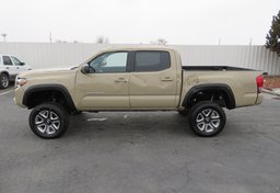 2017 Toyota Tacoma - Image 12