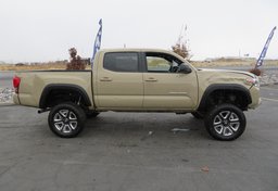 2017 Toyota Tacoma - Image 11