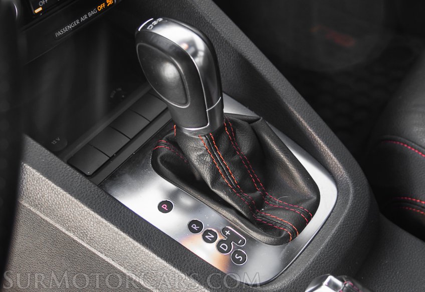 2012 Volkswagen GLI - Image 16