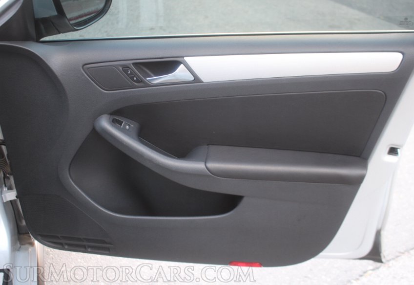 2012 Volkswagen GLI - Image 33