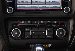 2012 Volkswagen GLI - Image 27