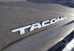 2016 Toyota Tacoma - Image 22