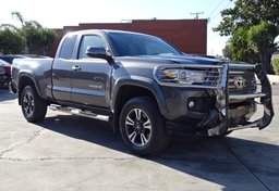 2016 Toyota Tacoma - Image 3