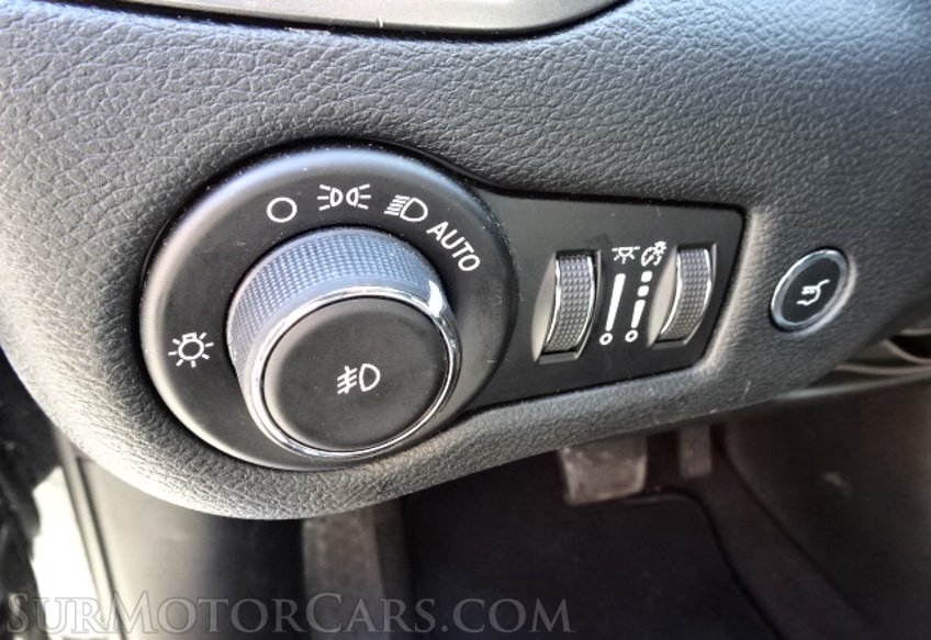 2019 Jeep Cherokee - Image 42