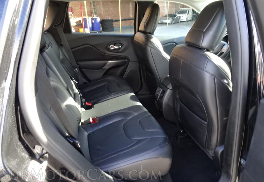 2019 Jeep Cherokee - Image 32