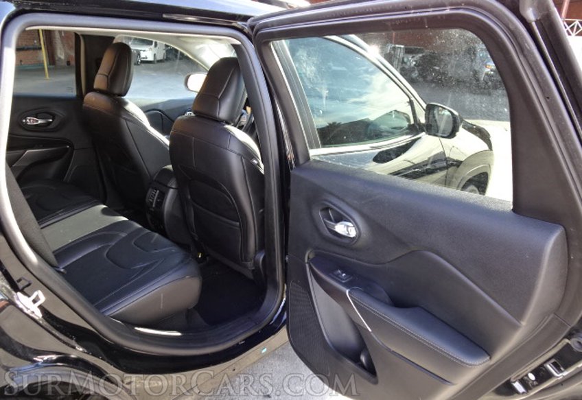 2019 Jeep Cherokee - Image 30