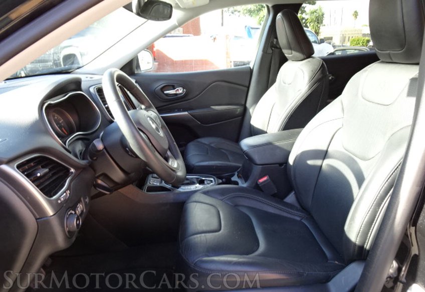 2019 Jeep Cherokee - Image 28