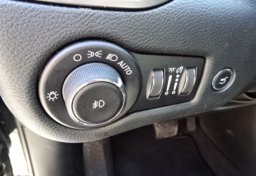 2019 Jeep Cherokee - Image 42