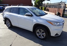 2016 Toyota Highlander - Image 2