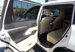 2016 Toyota Highlander - Image 25