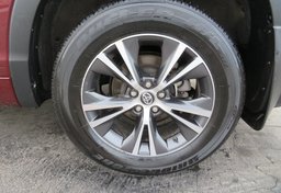 2016 Toyota Highlander - Image 1