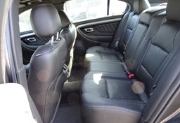 2016 Ford Taurus - Image 27