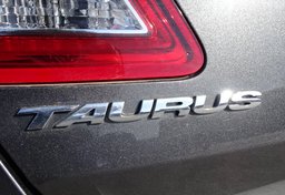 2016 Ford Taurus - Image 18