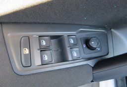 2019 Volkswagen Tiguan - Image 44