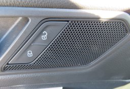 2019 Volkswagen Tiguan - Image 40
