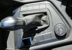 2019 Volkswagen Tiguan - Image 42