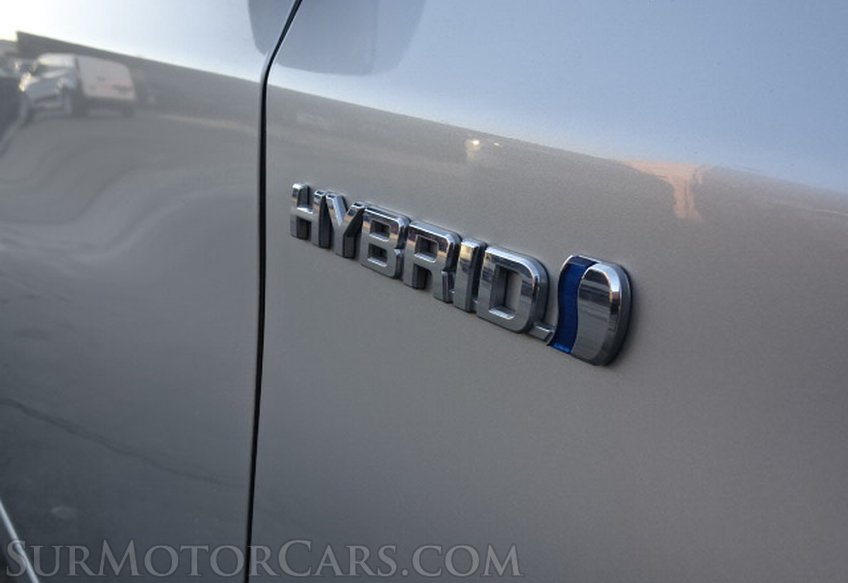 2015 Toyota Prius - Image 30